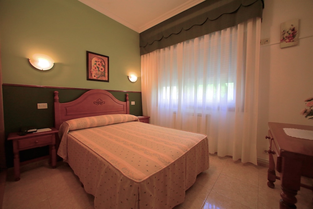 Economy Room (1 Bed) photo 3