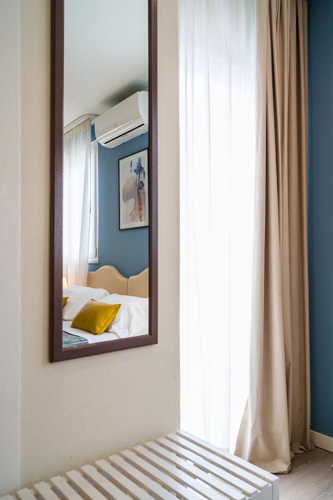 Comfort Room, Mountain View thumbnail 6