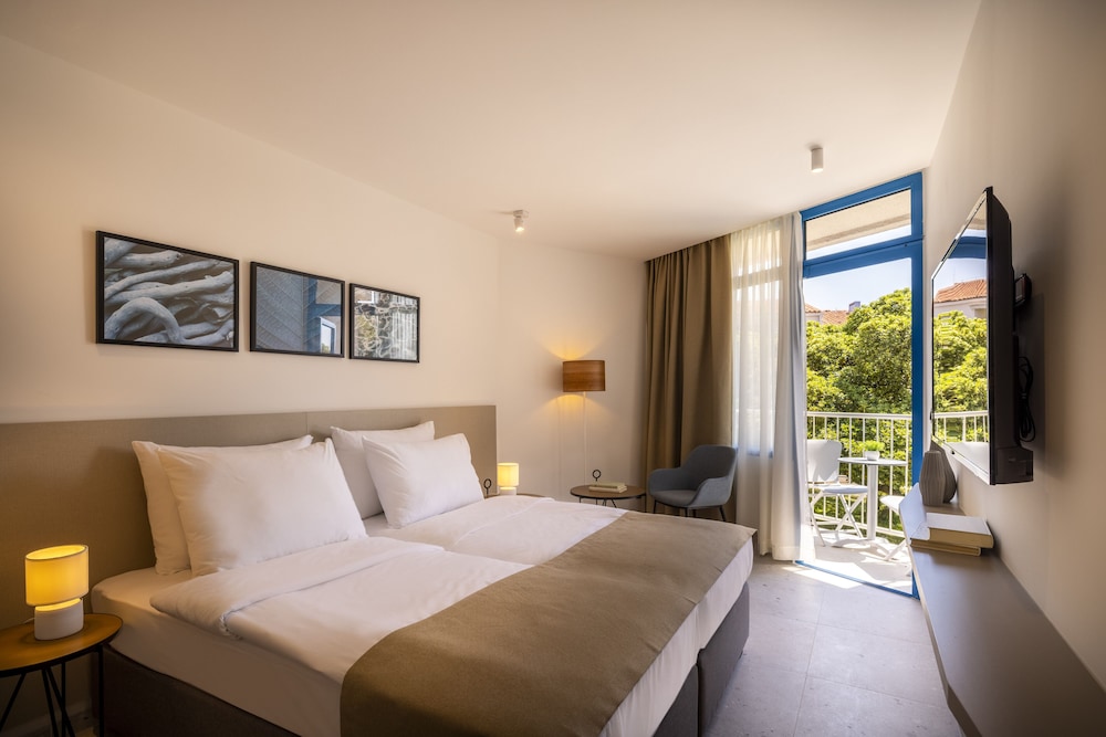 Standard Twin Room, Balcony, Sea Facing