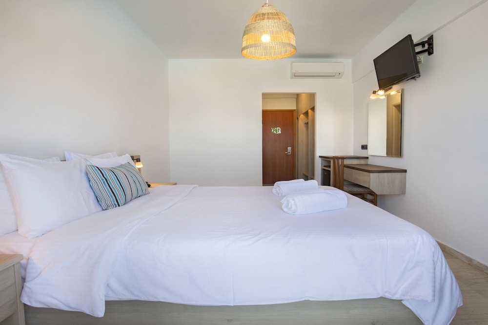 Twin or double STANDARD room with Sea view photo 3