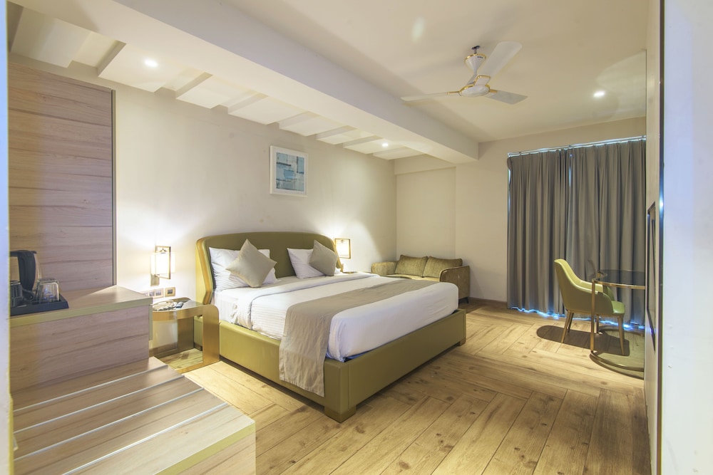 Fern Club Room - Photo 5