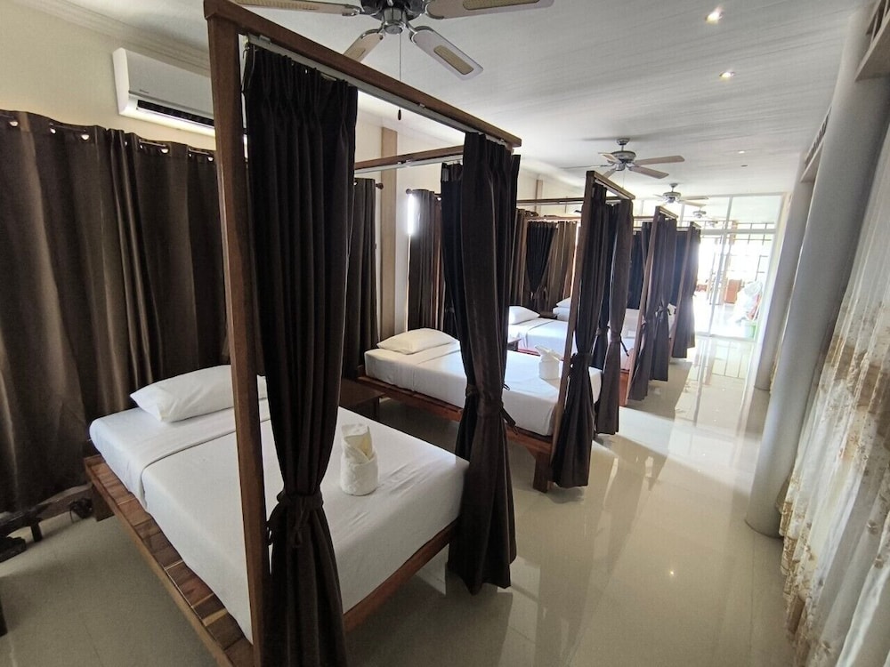 Deluxe Shared Dormitory, Multiple Beds photo 2