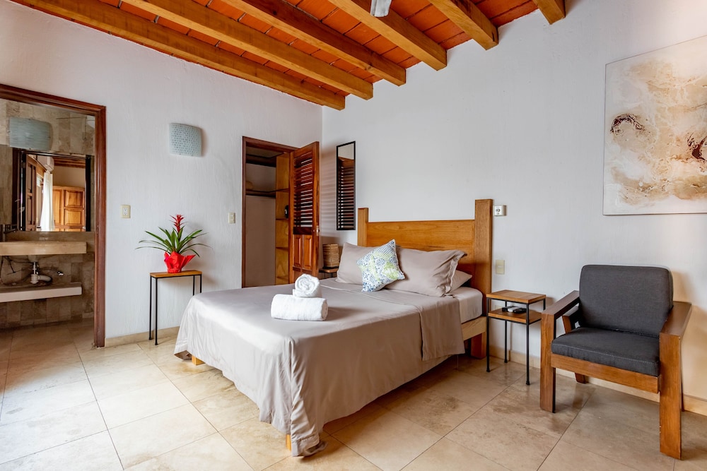 Basic Suite, 1 Queen Bed, Kitchen photo 1