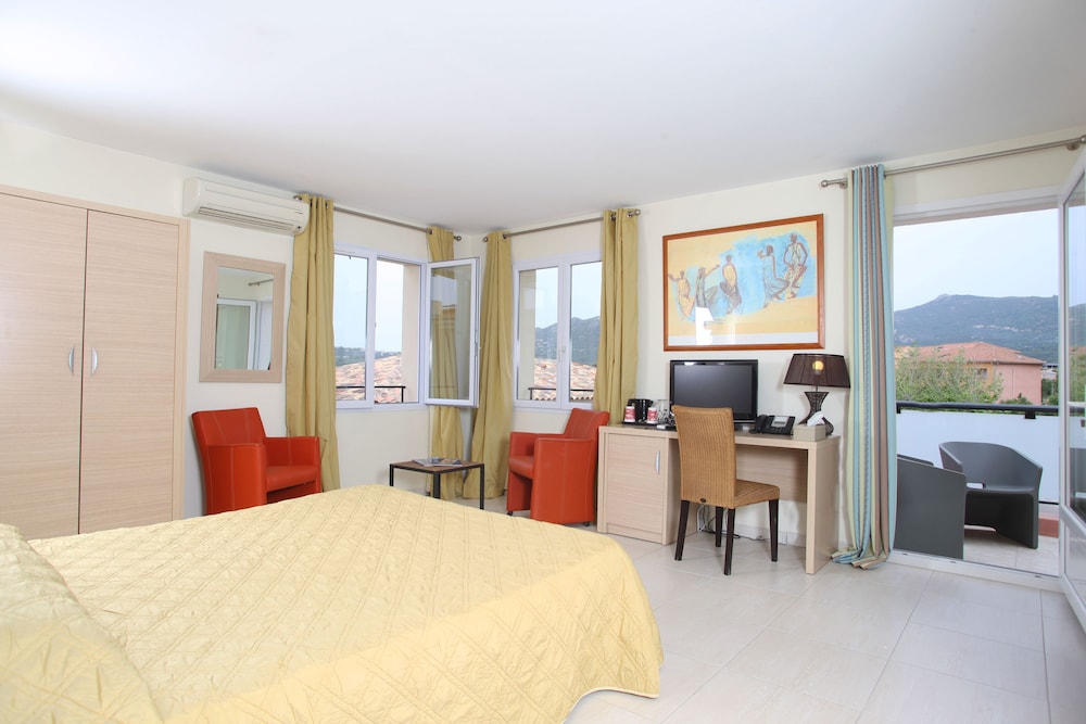 Comfort Double Room, Terrace (Bâtiment Ocre 3*) photo 3
