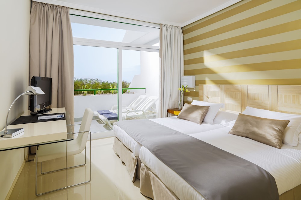 Double or Twin Room (Non refundable)