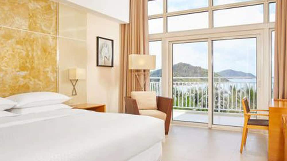 Room, 1 King Bed, Ocean View photo 2