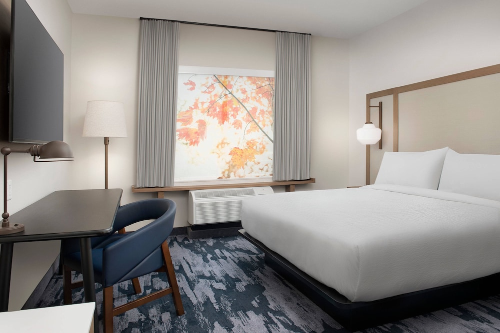 Room, 1 King Bed (Mobility/Hearing Access, Roll-In Shwr) - Photo 1