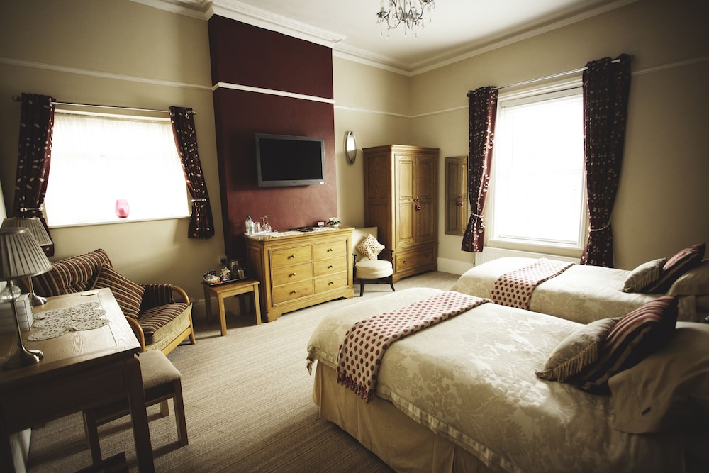 Twin Room 1 Large En Suite photo 2