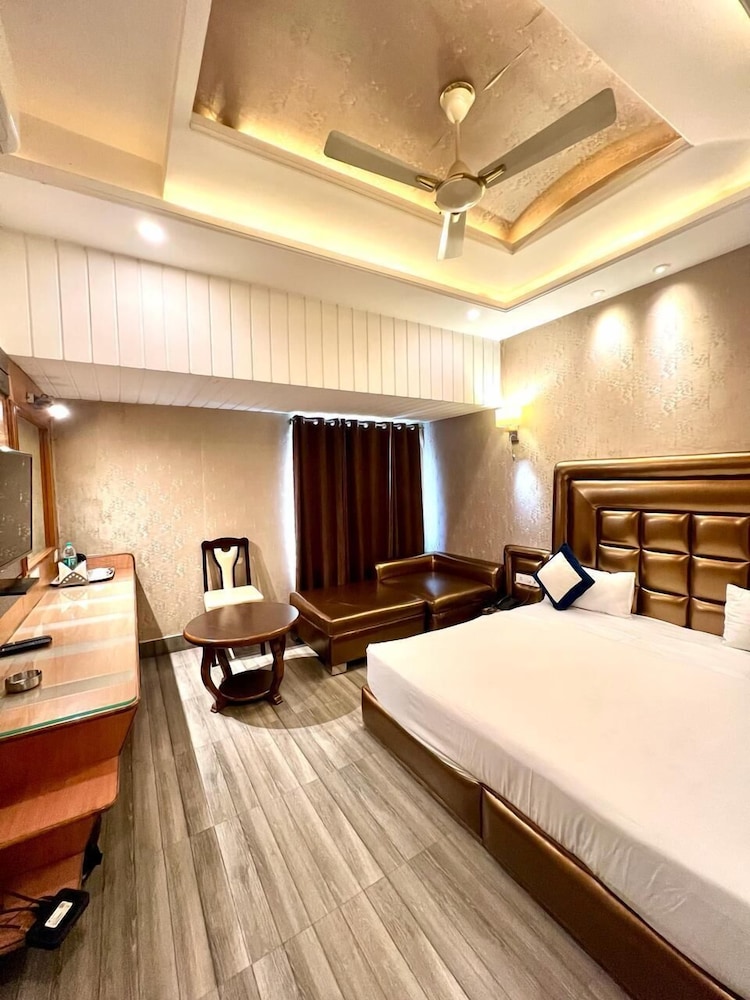 Club Royal Room photo 2