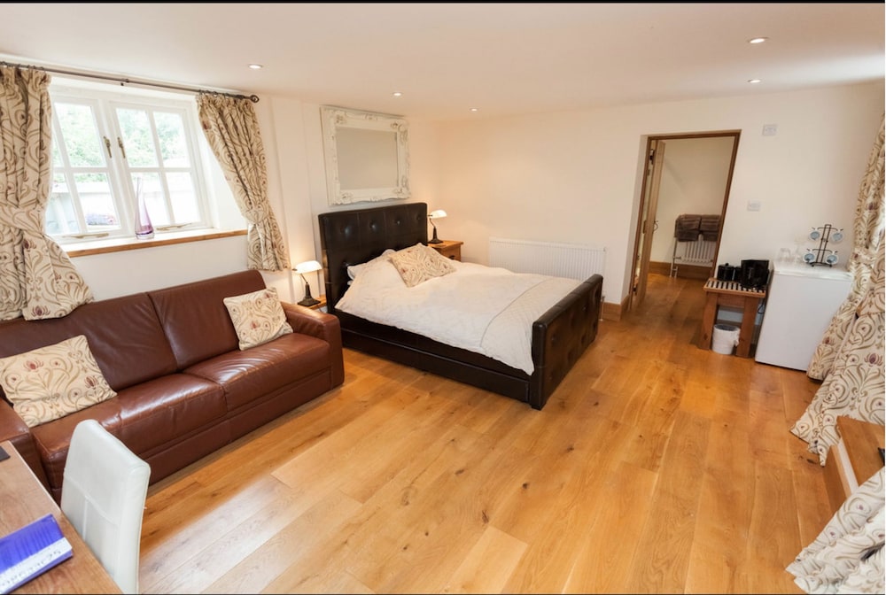 Deluxe Double Room, Ensuite, Garden View (Ground Floor)