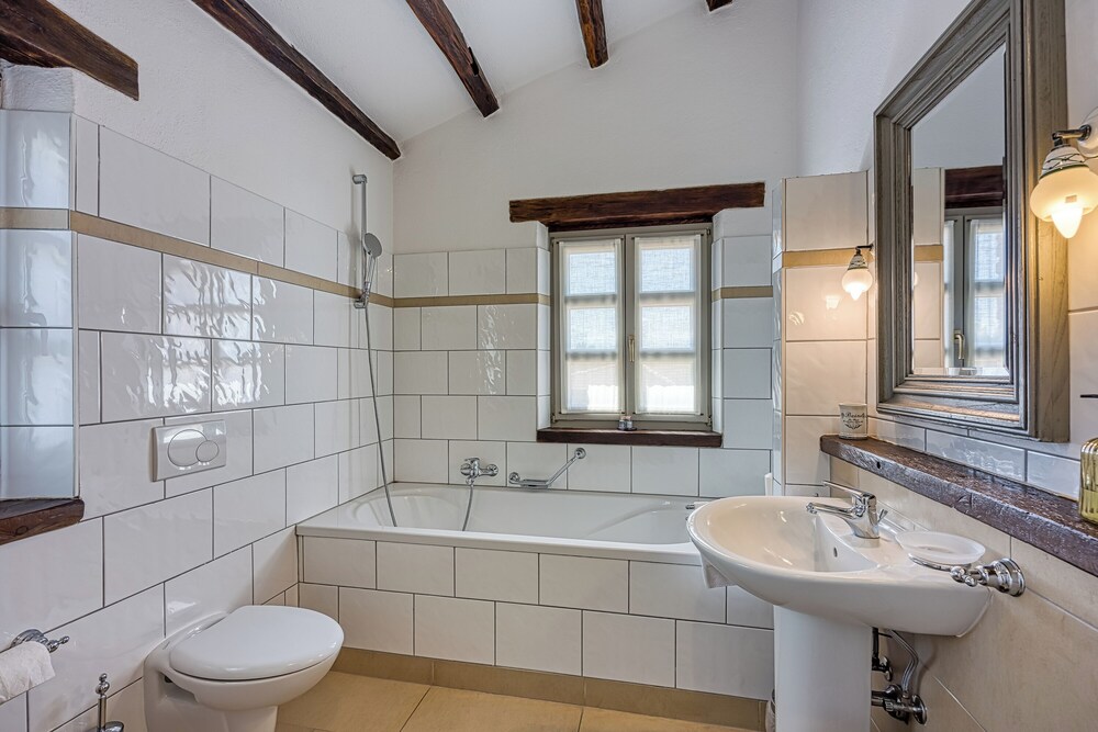 Luxury Villa, Multiple Bedrooms (Villa Amyra With Pool) photo 3