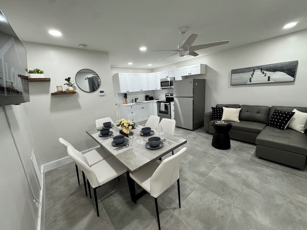 Premium 2 Bedroom Apt w/ Kitchen photo 1