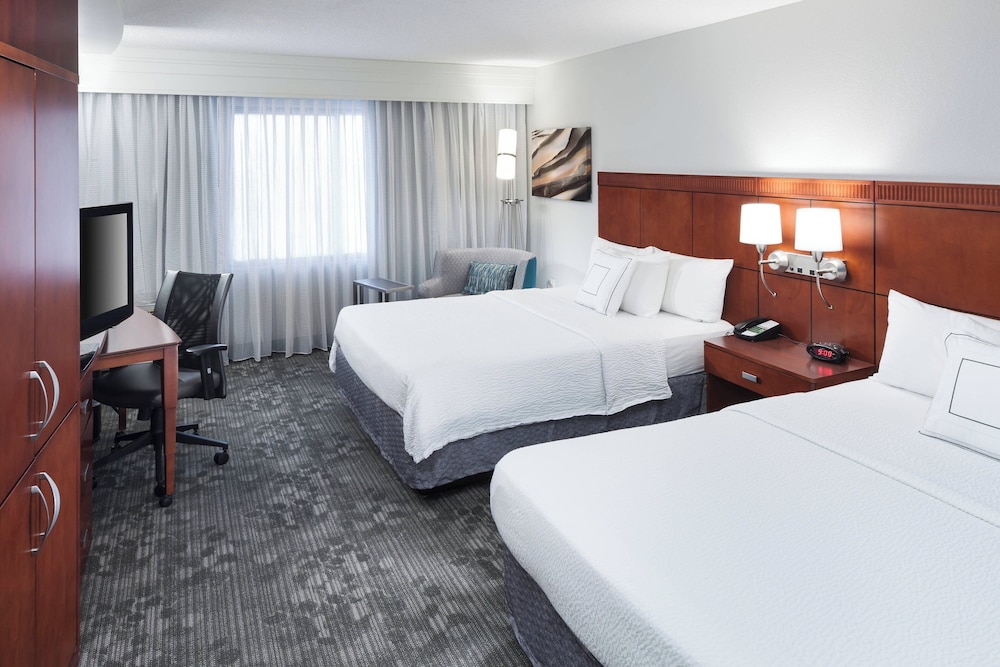 Room, 2 Queen Beds (Mobility Accessible, Tub) - Photo 3