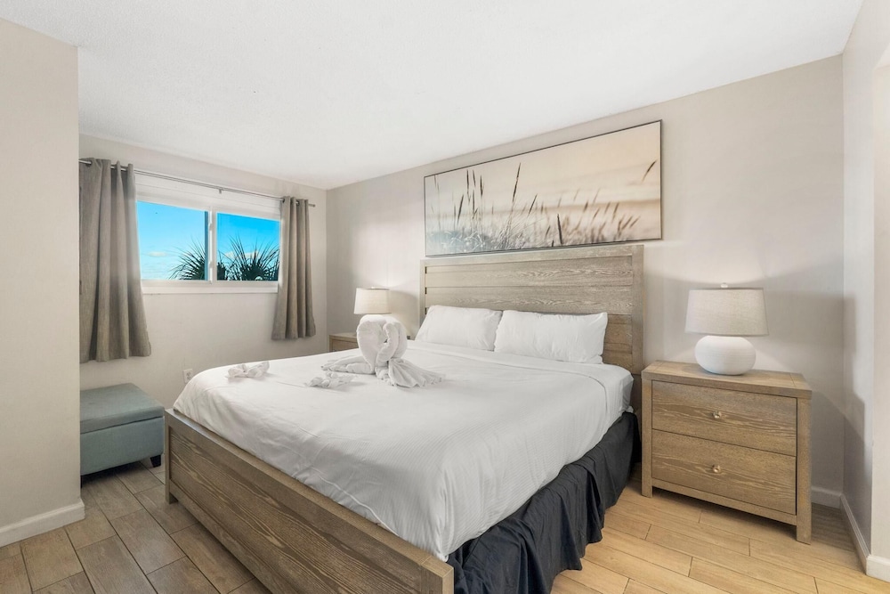 Condo, 1 King Bed with Sofa bed (The Summit 321)