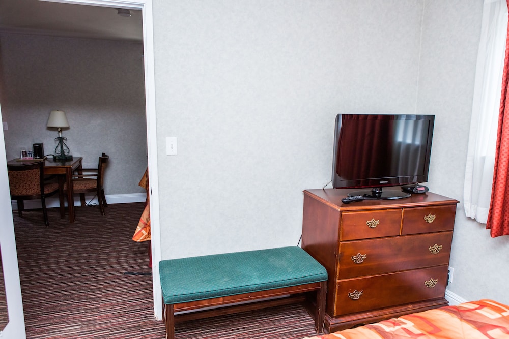 Suite, 2 Bedrooms - Photo 7