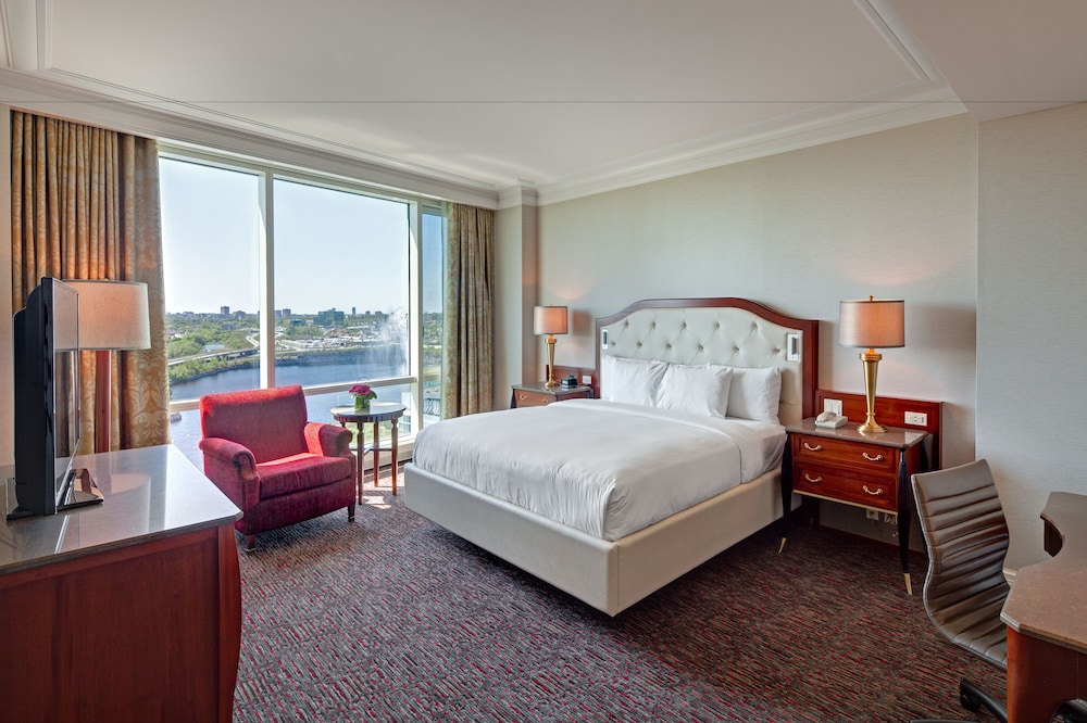 Classic Room, 1 King Bed, Accessible - Photo 2
