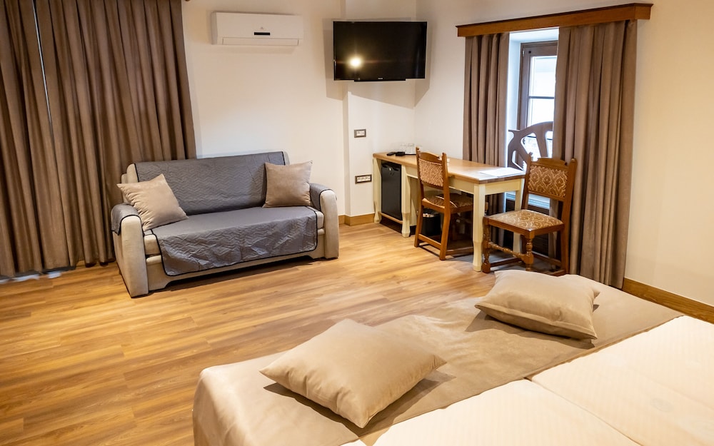 Superior Double or Twin Room, Non Smoking, Balcony photo 2