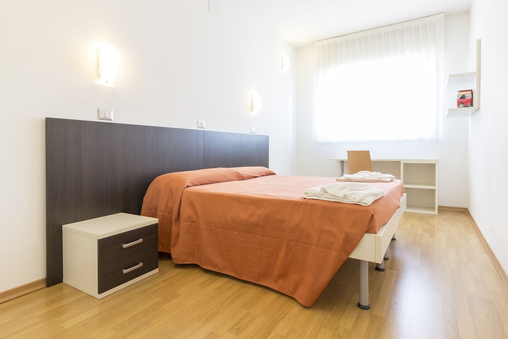 Traditional Apartment, 2 Twin Beds - Photo 2