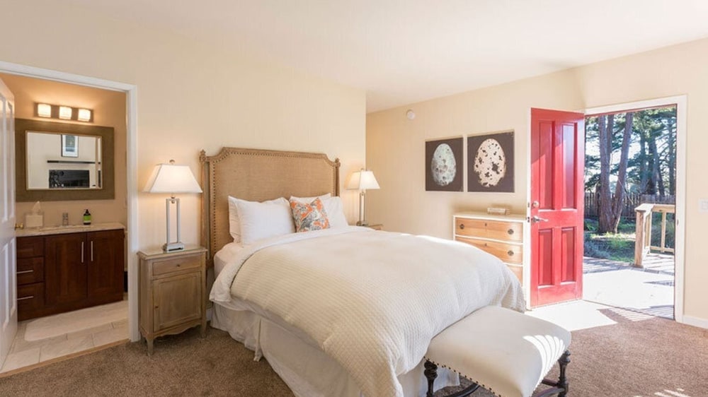 Single Queen Room with Patio photo 1