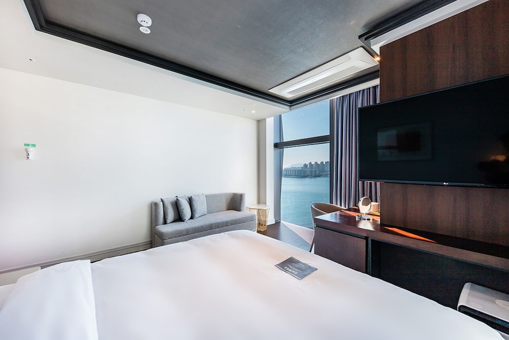 Golden Suite Room --Breakfast Included,Unlimted Starbucks Coffee Bean,OTT Available,15PM CI/13PM CO - Photo 10