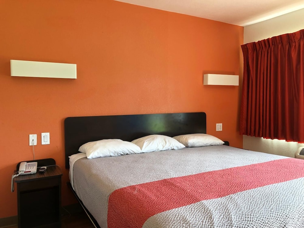 Deluxe Suite, 1 King Bed, Accessible, Non Smoking photo 2