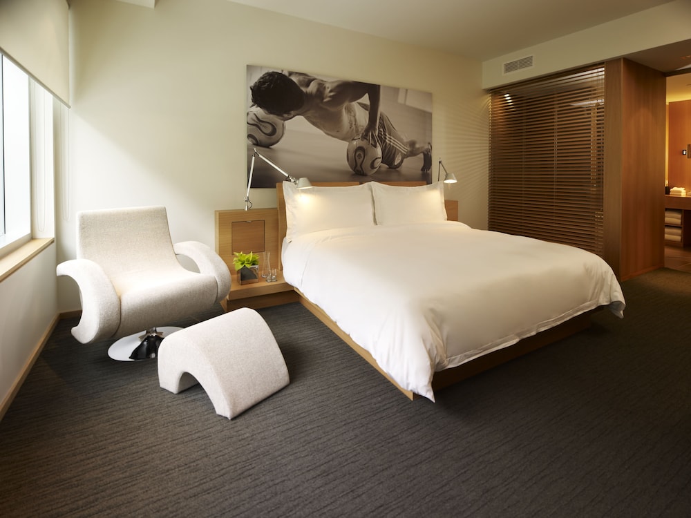 Signature Suite, 1 Bedroom - Photo 2