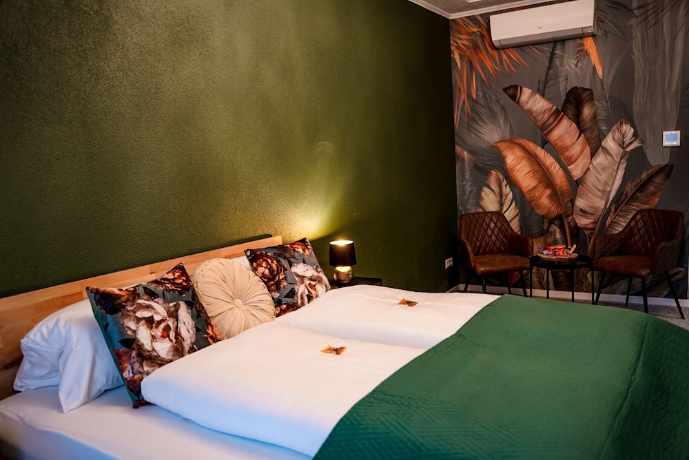 Standard Double Room, 1 Queen Bed, Non Smoking photo 2