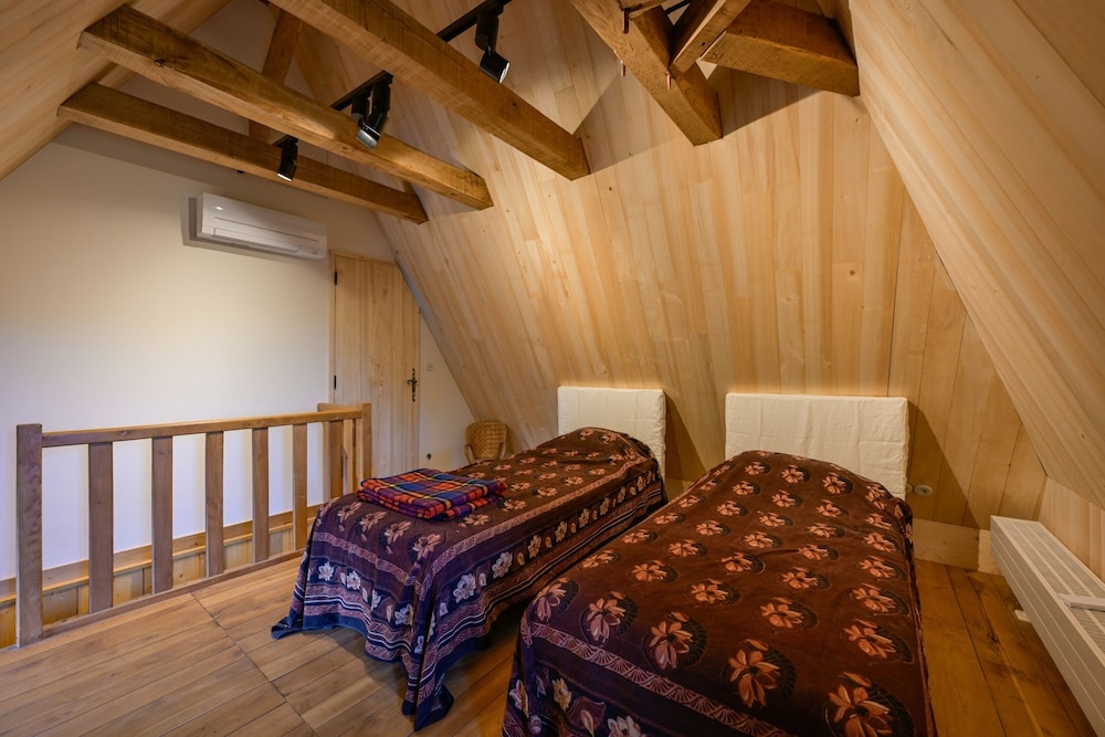Classic Double or Twin Room, Ensuite, Courtyard View