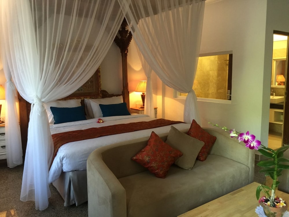 Suite - Photo 1