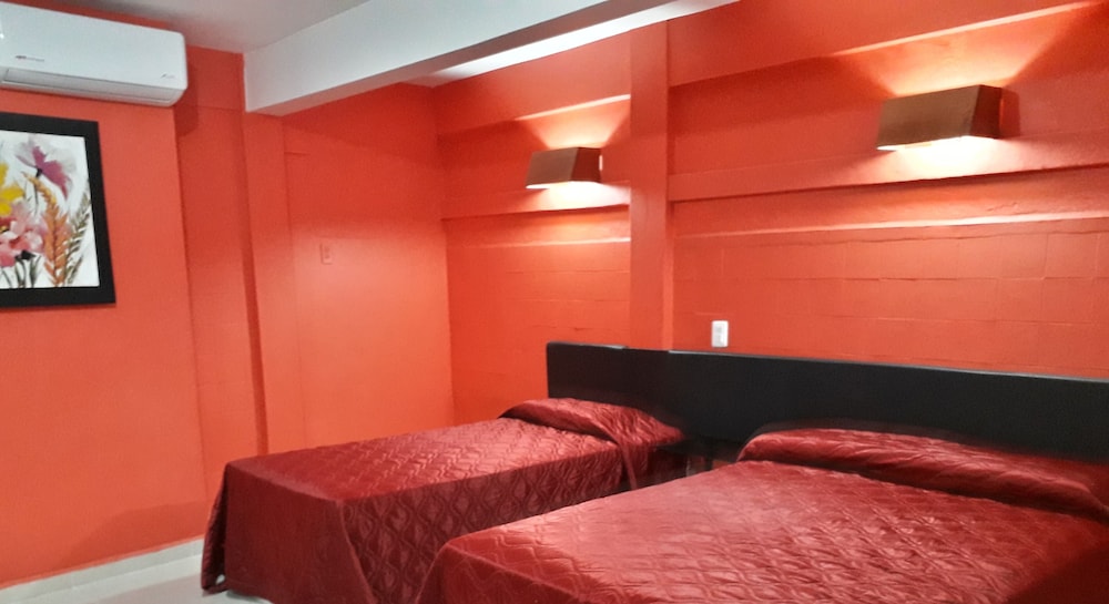 Basic Quadruple Room, 2 Queen Beds, Non Smoking photo 3