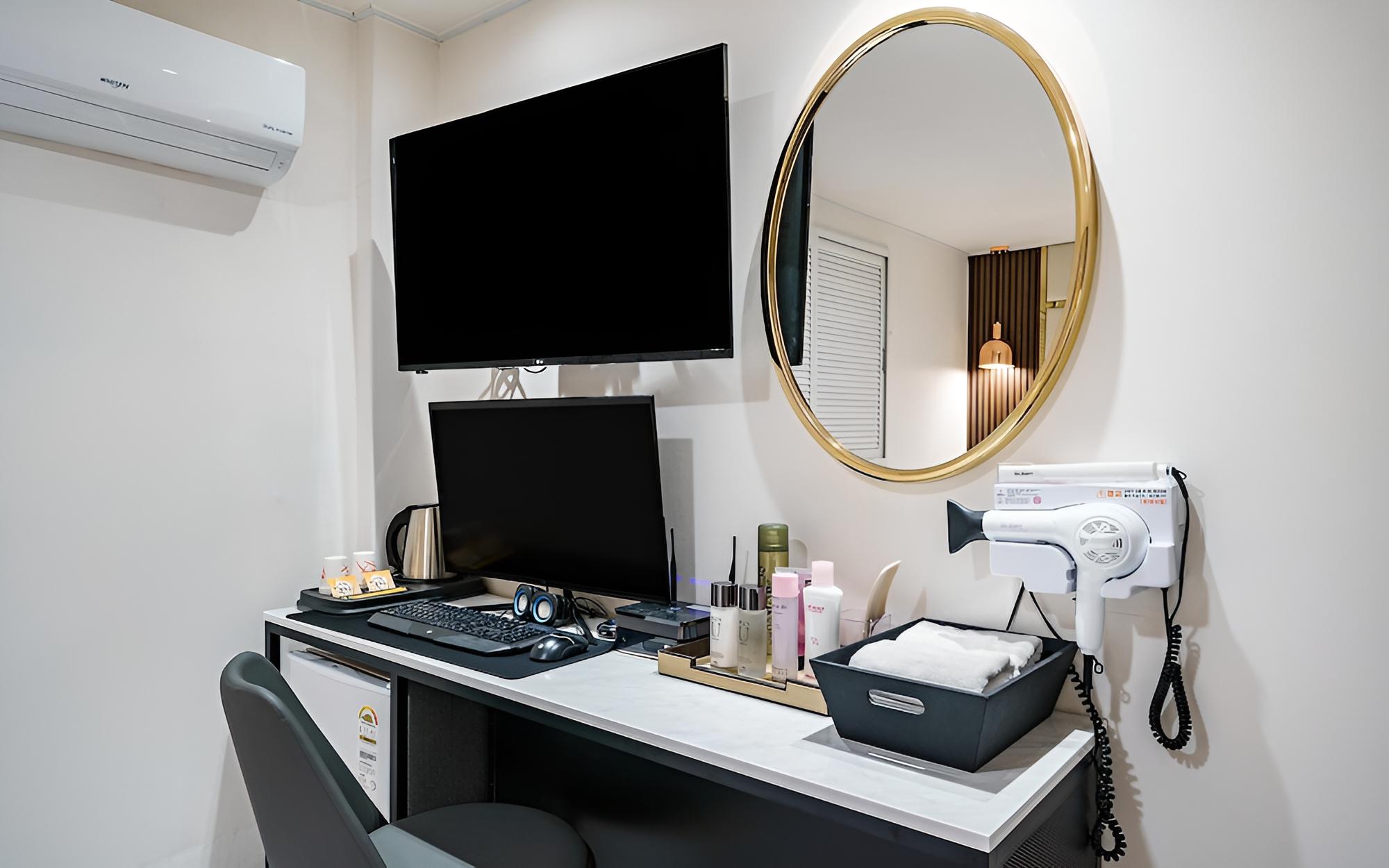 Room (Suite (OTT available)) photo 3