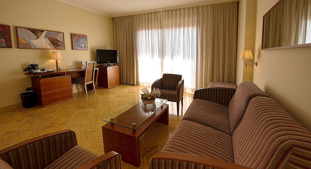 Elite Suite, Terrace, Pool View photo 3