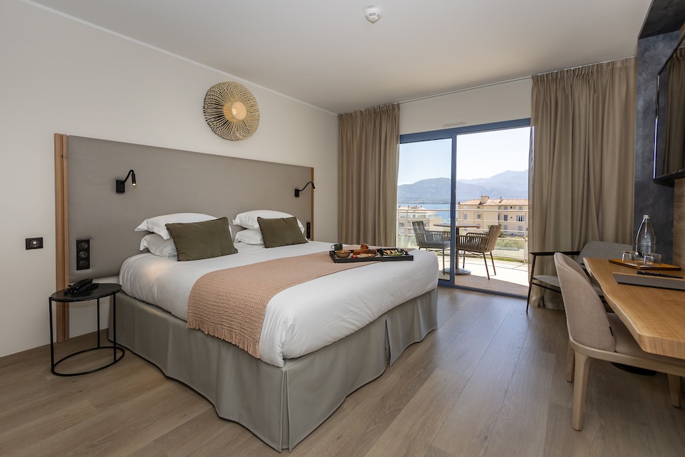 Classic Double Room, Partial Sea View
