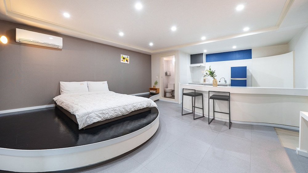 Basic Room, 1 Bedroom (Room 202 (Spa / BBQ))