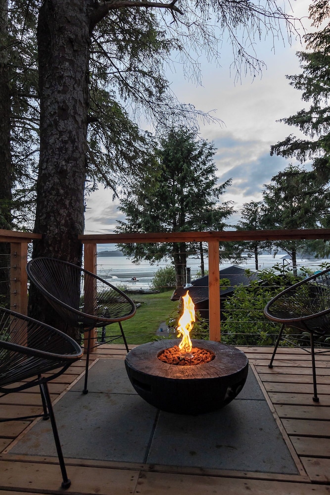 Classic Cabin, 2 Bedrooms, Hot Tub, Ocean View photo 2