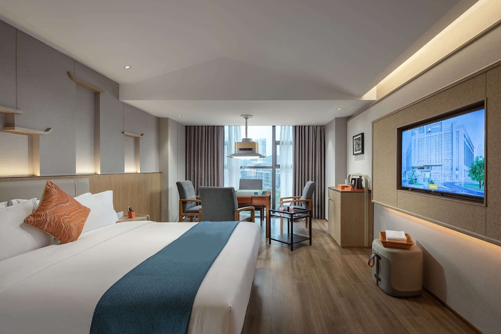 Room, 1 King Bed, Smoking (Mahjong) photo 1