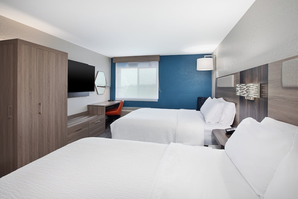 Standard Room, 2 Queen Beds - Photo 2