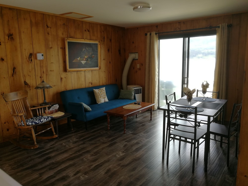 Suite, 2 Bedrooms (#1) photo 1