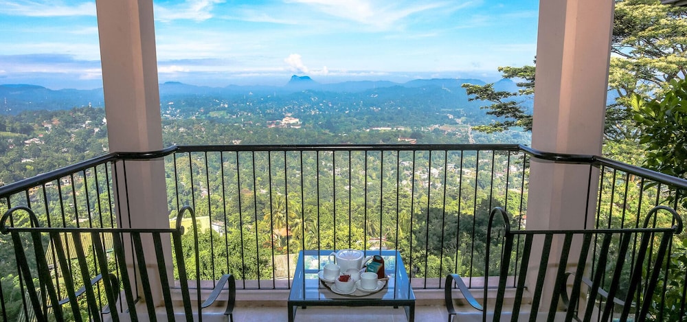 Deluxe Mountain View,1 Bedroom, Balcony, Private Bathroom, Non Smoking
