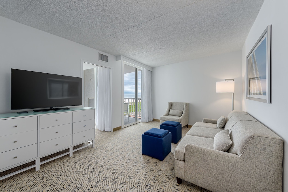 Premium Poolside King Suite