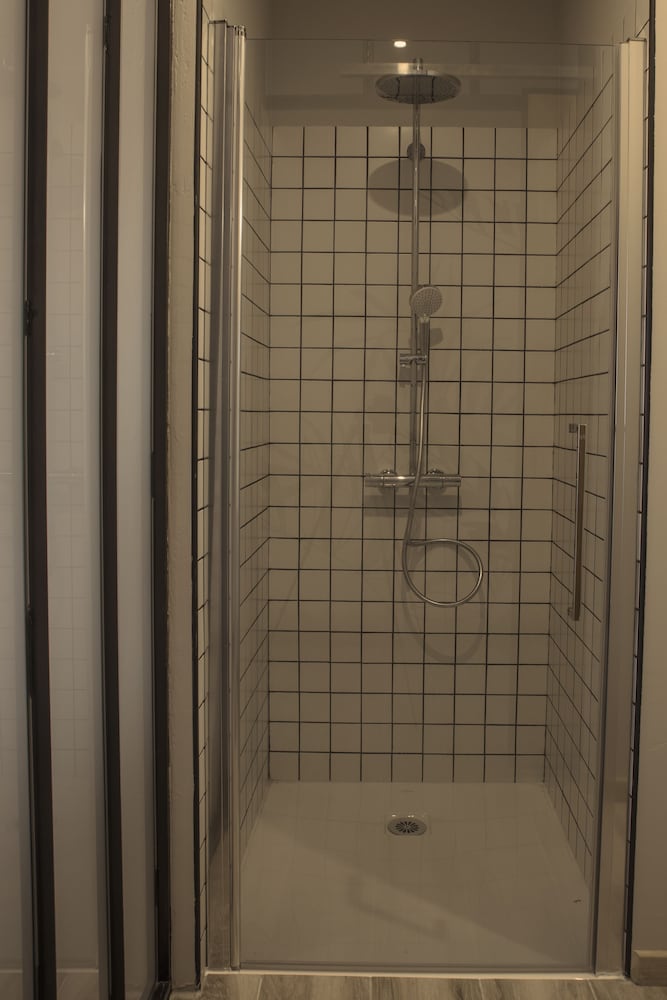 Double or Twin Room, Ensuite - Photo 2