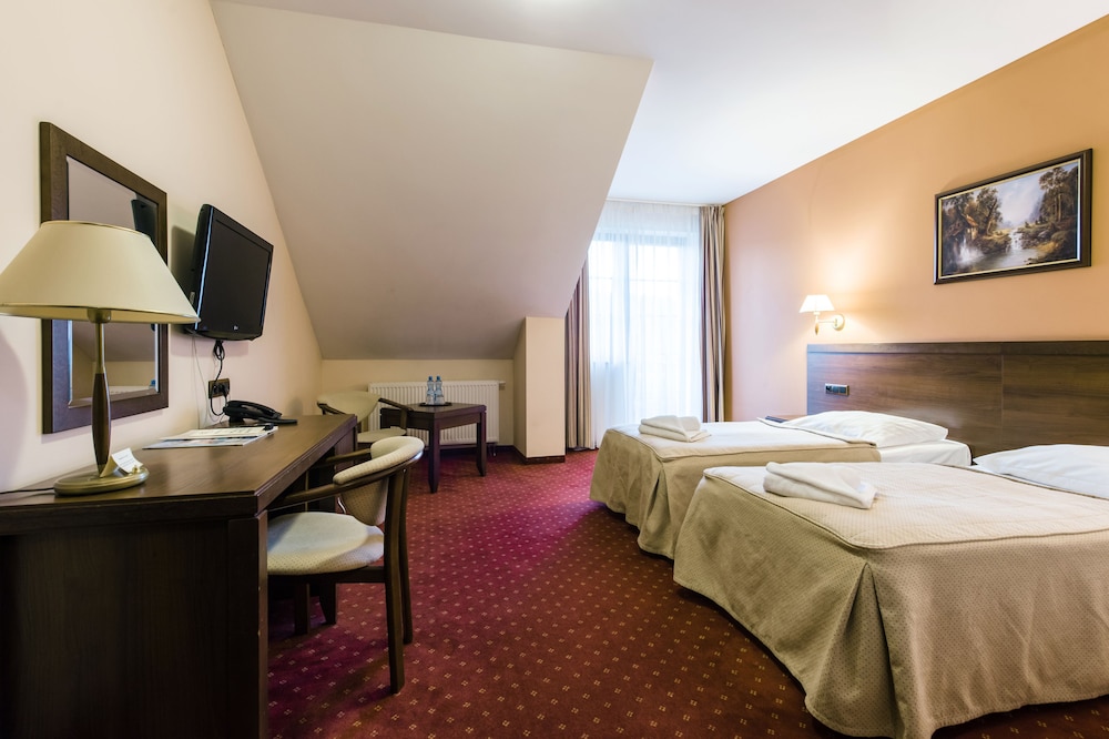 Standard Twin Room, 2 Twin Beds - Photo 6