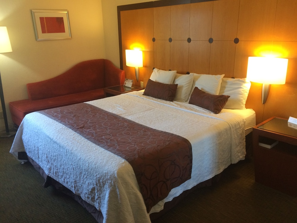 Room, 1 King Bed, Non Smoking - Photo 5