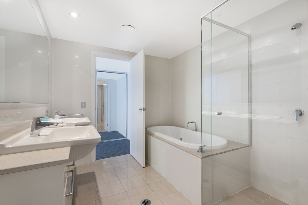 Elite Apartment, 3 Bedrooms, Ocean View photo 2