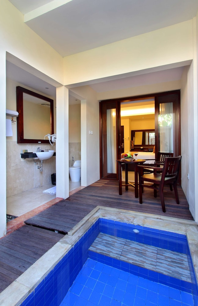 Premium Room, 1 Queen Bed, Non Smoking photo 2