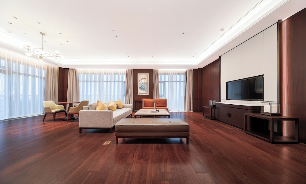 Executive Suite, Courtyard View photo 2
