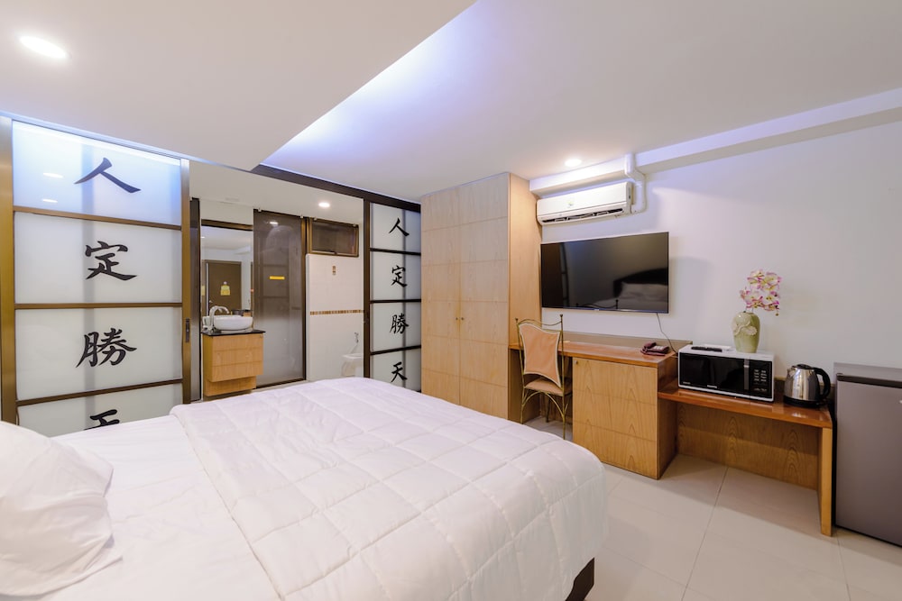Superior Double Room thumbnail 5