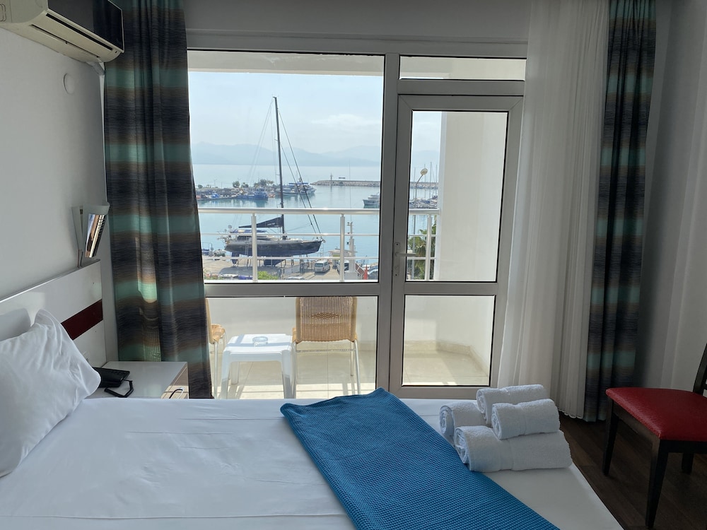 Standard Room, 1 Double or 2 Twin Beds, Balcony, Sea View photo 2