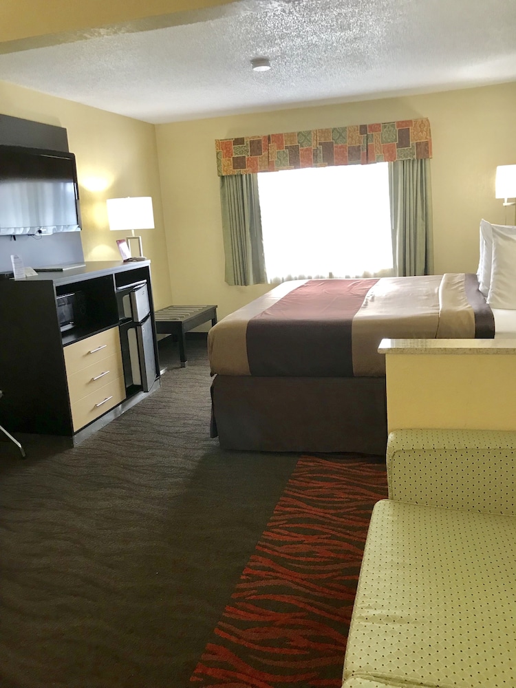 Standard Room, 1 King Bed, Non Smoking - Photo 2