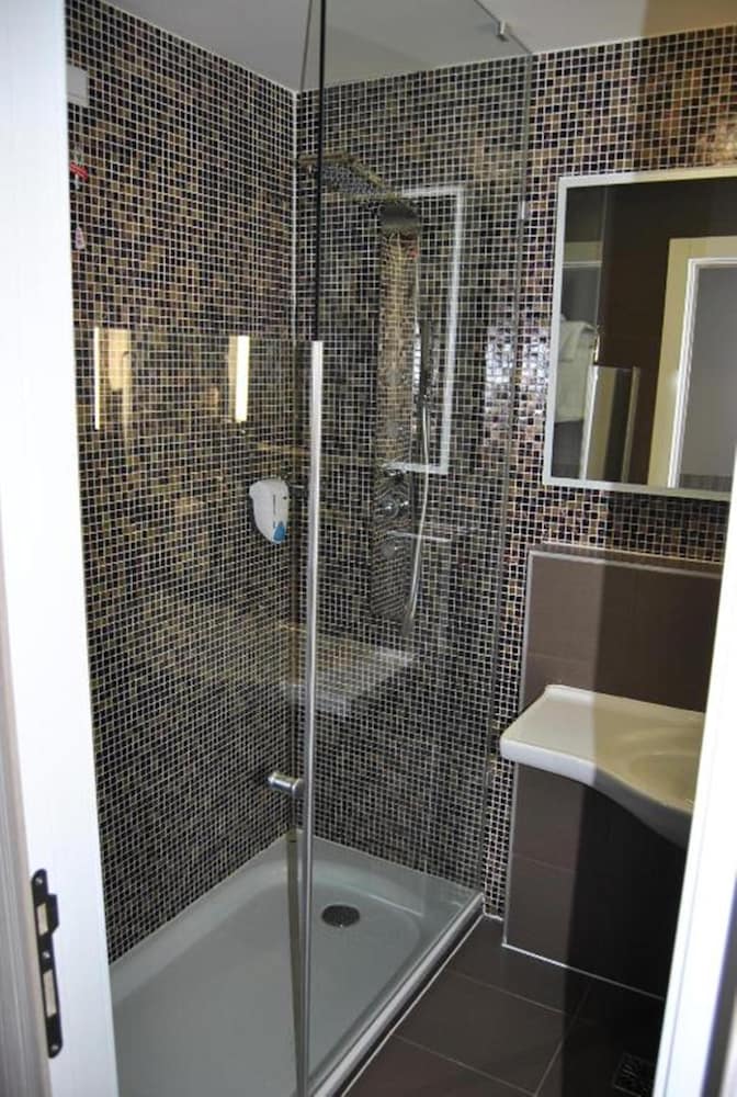 Superior Double or Twin Room - Photo 8